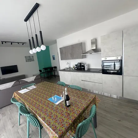 House Adriano Aquarama One Bedroom *