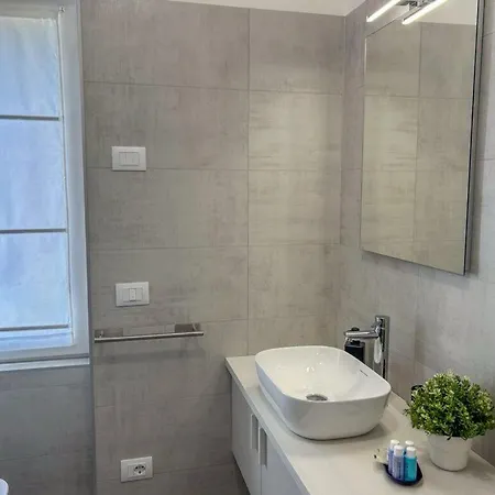 House Adriano Aquarama One Bedroom